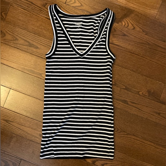 Old Navy Tops - NWOT! Old Navy striped slim fit v-neck tank